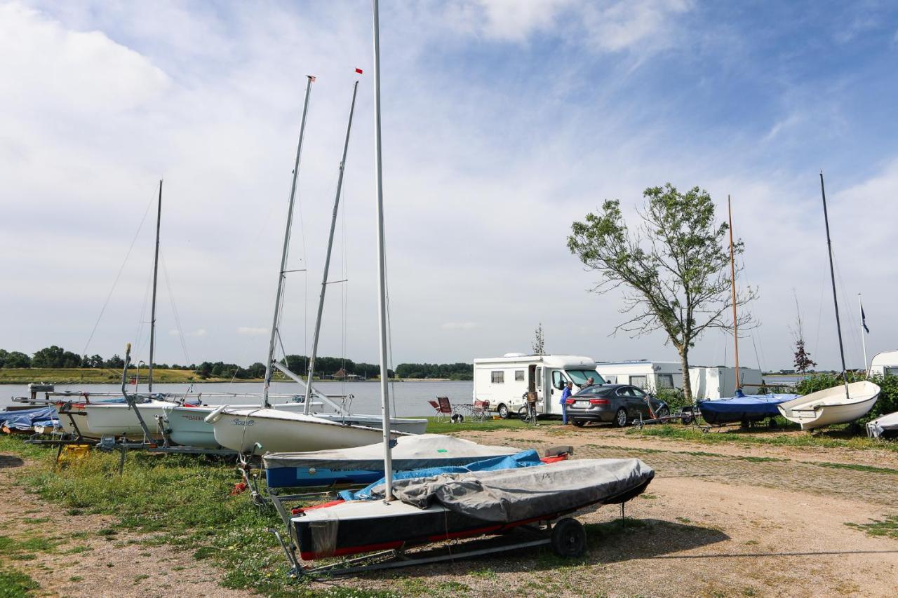 Chalet Op 5* Camping De Paardekreek Kortgene Exterior photo