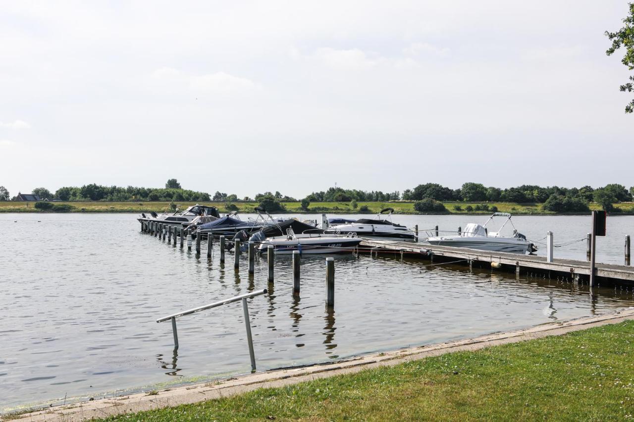 Chalet Op 5* Camping De Paardekreek Kortgene Exterior photo